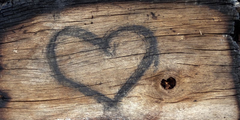 Wood heart sign800