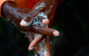 Washing hands Ebola300